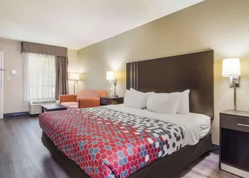 Econo Lodge Garner - Raleigh hotel thumbnail 8