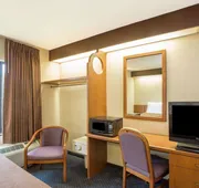 Travelodge by Wyndham Fort Myers Airport hotel detail image 7