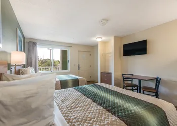 HomeTowne Studios by Red Roof Fort Lauderdale hotel thumbnail 3