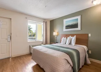 HomeTowne Studios by Red Roof Fort Lauderdale hotel thumbnail 8
