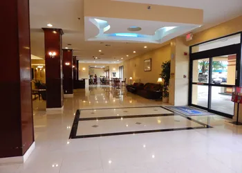 North Miami Beach Gardens Inn & Suites hotel thumbnail 2