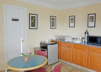 Americas Best Value Inn Gainesville, TX hotel thumbnail 7