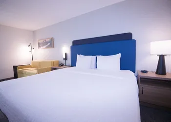 Hampton Inn Chicago-Carol Stream hotel thumbnail 8