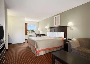 Days Inn & Suites by Wyndham Rancho Cordova hotel thumbnail 6