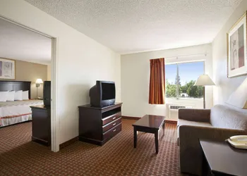 Days Inn & Suites by Wyndham Rancho Cordova hotel thumbnail 8