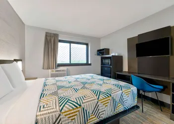 Motel 6 Cedar Rapids, IA - Airport hotel thumbnail 5