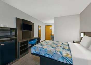 Motel 6 Cedar Rapids, IA - Airport hotel thumbnail 6