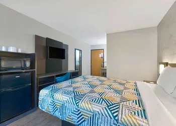 Motel 6 Cedar Rapids, IA - Airport hotel thumbnail 8