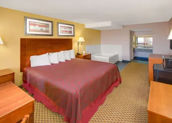 Days Inn by Wyndham Gulfport hotel thumbnail 3