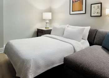 Courtyard by Marriott New Orleans French Quarter/Iberville hotel thumbnail 6