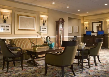 Newport Beach Hotel & Suites hotel thumbnail 2