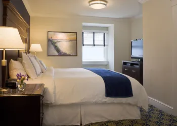 Newport Beach Hotel & Suites hotel thumbnail 6