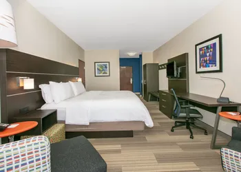 Holiday Inn Express Hotel & Suites Seaside-Convention Center by IHG hotel thumbnail 3