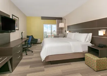 Holiday Inn Express Hotel & Suites Seaside-Convention Center by IHG hotel thumbnail 4