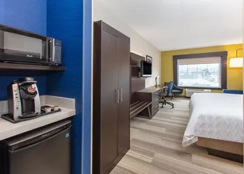 Holiday Inn Express Hotel & Suites Seaside-Convention Center by IHG hotel thumbnail 6