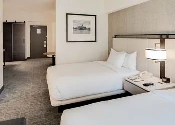 DoubleTree by Hilton Hotel & Suites Jersey City hotel thumbnail 2