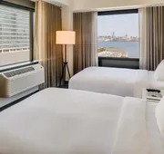 DoubleTree by Hilton Hotel & Suites Jersey City hotel detail image 3