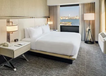 DoubleTree by Hilton Hotel & Suites Jersey City hotel thumbnail 5