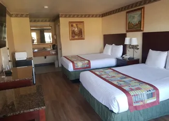 Travelodge by Wyndham Costa Mesa Newport Beach Hacienda hotel thumbnail 2