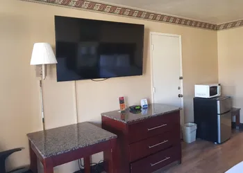Travelodge by Wyndham Costa Mesa Newport Beach Hacienda hotel thumbnail 3
