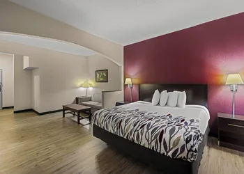 Red Roof Inn & Suites Albany, GA hotel thumbnail 5