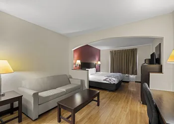 Red Roof Inn & Suites Albany, GA hotel thumbnail 6
