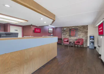 Red Roof Inn Atlanta - Norcross hotel thumbnail 2