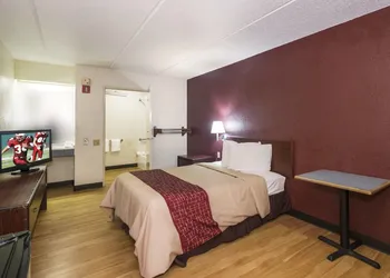 Red Roof Inn Atlanta - Norcross hotel thumbnail 5