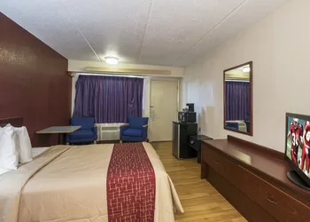 Red Roof Inn Atlanta - Norcross hotel thumbnail 8