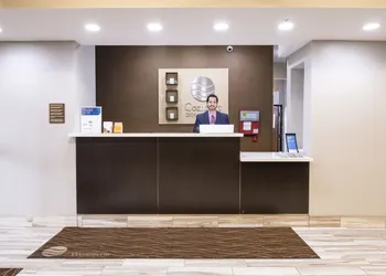 Comfort Inn and Suites Near Medical Center hotel thumbnail 2