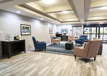Comfort Inn and Suites Near Medical Center hotel thumbnail 4