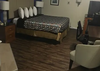 California Inn and Suites Bakersfield hotel thumbnail 6