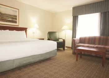 La Quinta Inn by Wyndham Detroit Canton hotel thumbnail 6