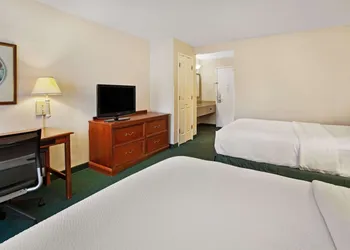 La Quinta Inn by Wyndham Detroit Canton hotel thumbnail 8