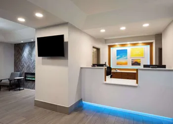 Days Inn by Wyndham Helen hotel thumbnail 2