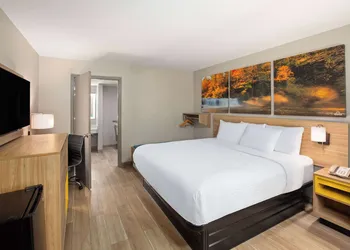 Days Inn by Wyndham Helen hotel thumbnail 6