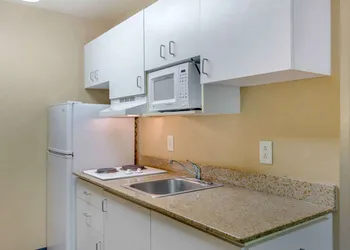 Extended Stay America Select Suites Atlanta Perimeter Peacht hotel thumbnail 6
