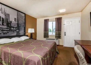 Super 8 by Wyndham Indianapolis/NE/Castleton Area hotel thumbnail 6