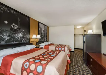 Super 8 by Wyndham Indianapolis/NE/Castleton Area hotel thumbnail 7