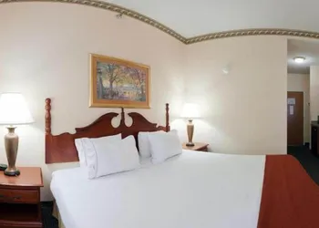 Holiday Inn Express Plymouth by IHG hotel thumbnail 5
