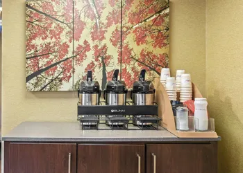 Red Roof Inn Dayton North Airport hotel thumbnail 2