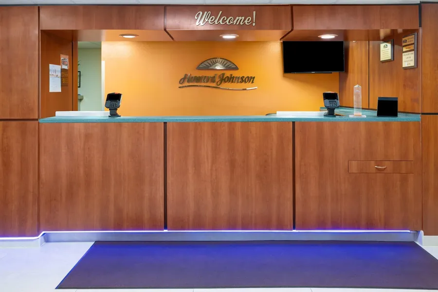 Howard Johnson by Wyndham Savannah GA hotel detail image 2