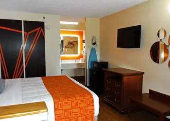 Howard Johnson by Wyndham Savannah GA hotel thumbnail 5