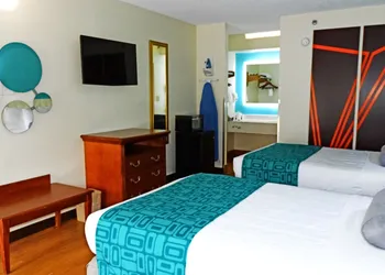 Howard Johnson by Wyndham Savannah GA hotel thumbnail 6