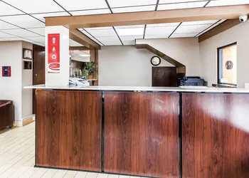 Econo Lodge Savannah Midtown hotel thumbnail 2