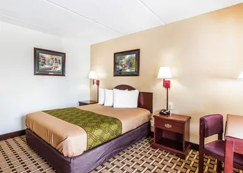 Econo Lodge Savannah Midtown hotel thumbnail 5