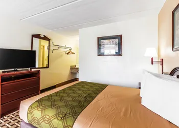Econo Lodge Savannah Midtown hotel thumbnail 6