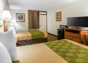 Econo Lodge Savannah Midtown hotel thumbnail 7