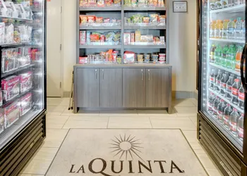 La Quinta Inn & Suites by Wyndham Las Vegas Nellis hotel thumbnail 2