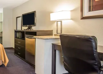 Quality Inn & Suites Woodland - Sacramento Airport hotel thumbnail 8
